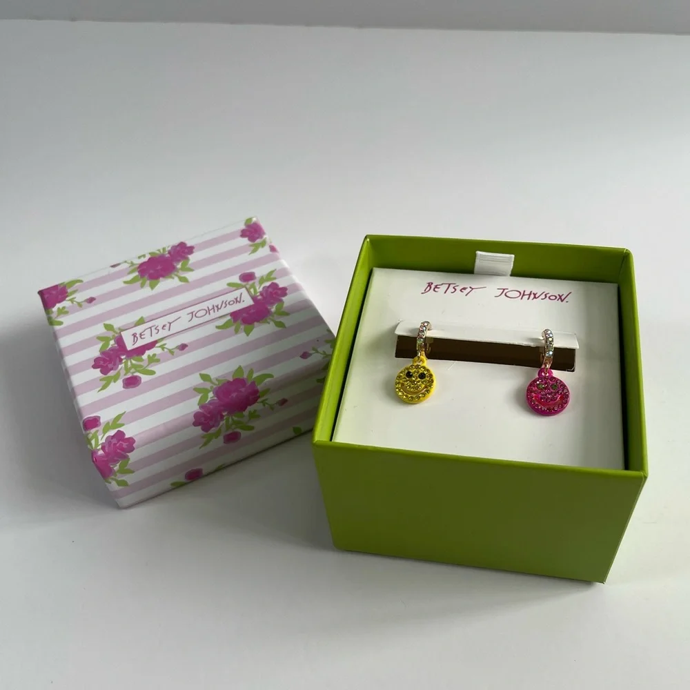Betsey Johnson | Costume Jewelry Casual Style Earrings - Picture 6 of 7